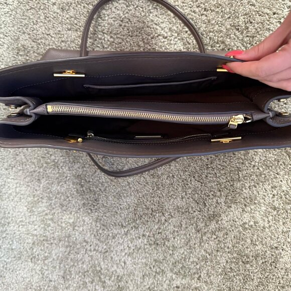 Tory Burch Carson Tote in Silver Maple – Leather Structured Tote Bag - Picture 6 of 8